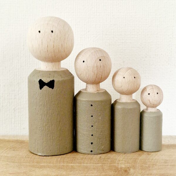 Houten poppetje man/jongen TAUPE