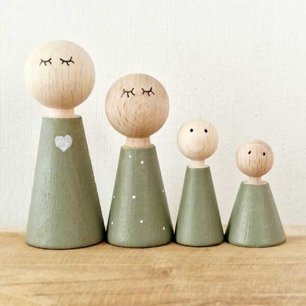 Houten poppetje vrouw/meisje KAKI