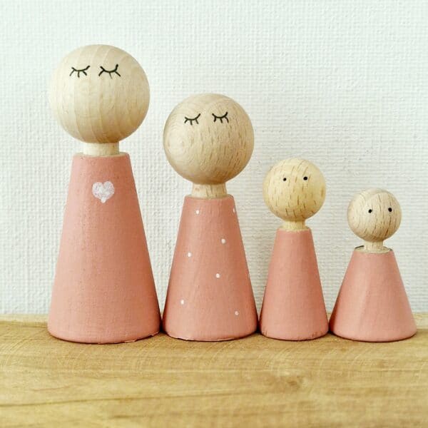 Houten poppetje vrouw/meisje OUDROSE