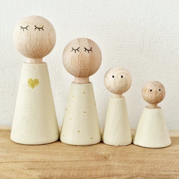 Houten poppetje vrouw/meisje ZAND