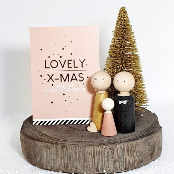 Boomschijf met gouden kerstboom en rose kerstkaart